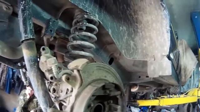 Замена сальников полуоси на заднем мосту в Джип Гранд Чероки. смотреть онлайн