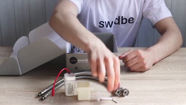 Распаковка сенсорного смесителя для раковины Swedbe Europe 6020 смотреть онлайн