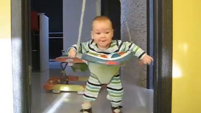 MVI 0319 AVI Малыш прыгает танец маленьких лебедей смотреть онлайн