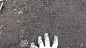 Газон без кротов! Укладка сетки!