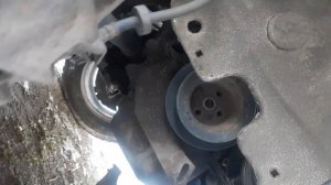 как открутить болт шкива коленчатого вала пассат б3