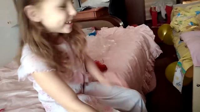 Подарок на День Рождение. Коньки смотреть онлайн