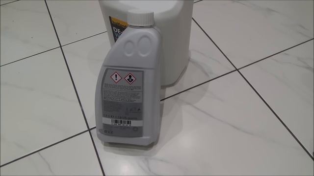 Checking & Adding Engine Coolant to a Mercedes Benz C-Class 2012 смотреть онлайн