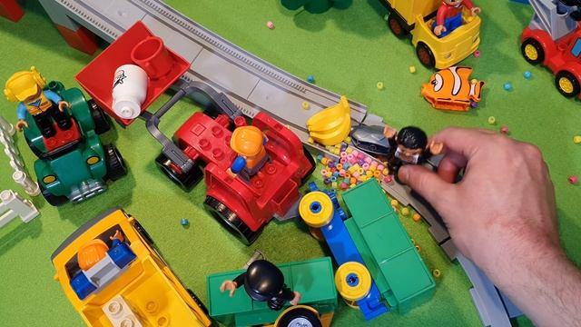 LEGO duplo train & LEGO duplo police смотреть онлайн