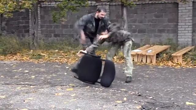 Mistrekov Kirill.Russian martial art.Protect with chair.MP4 смотреть онлайн
