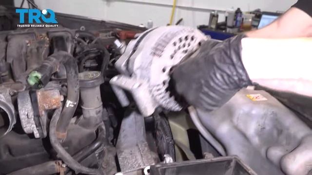 How To Replace Alternator 2006-10 Ford Explorer смотреть онлайн