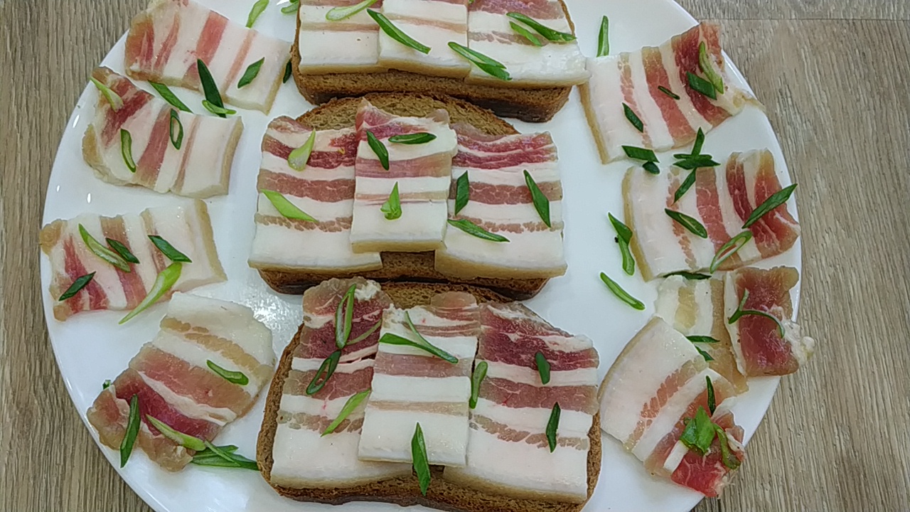 САЛО !!!! Как посолить сало чтоб было нежное и мягкое.ТЕПЕРЬ Я СОЛЮ САЛО ТОЛЬКО ТАК! ВСЕ В ВОСТОРГЕ смотреть онлайн