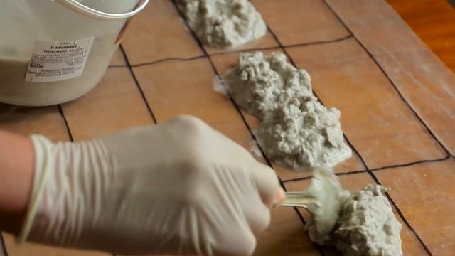 Декоративные кирпичики из яичных лотков (способ 1) смотреть онлайн