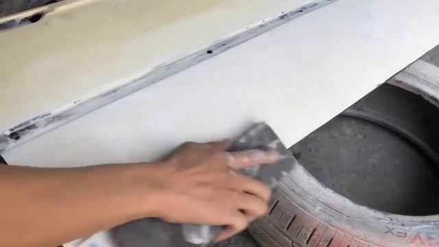 Реставрация 50-летнего автомобиля БМВ очень старый ржавый Восстанавливает дверь автомобиля БМВ №4 смотреть онлайн