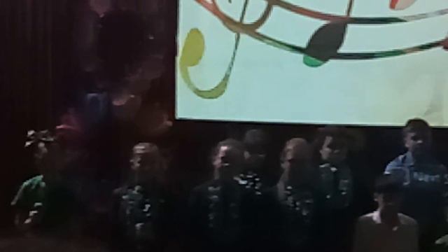 Старший хор исполняет песню "Верит людям земля" солистка "Екатерина Поротикова" смотреть онлайн