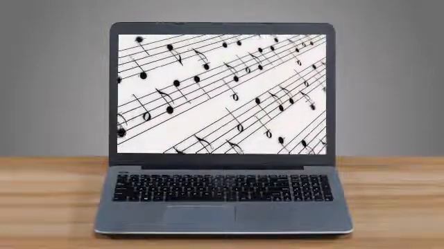 Person Talking on Mobile Cell Phone or iPhone displaying Mockup on Laptop Computer смотреть онлайн