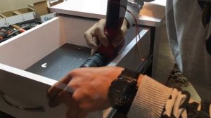 Как просто и быстро установить мебельный замок