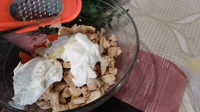 Рулетики из лаваша с сыром и куриной грудкой. смотреть онлайн