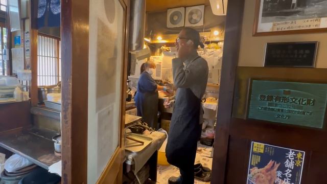 【日本最古！天丼発祥の店】創業130年！明治から引き継ぐ浅草『土手の伊勢屋』にお客が長蛇の列をなすEstablished 130 years ago, the birthplace of Tendo смотреть онлайн
