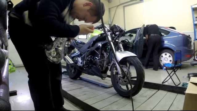 Установка линзованого би ксенона в наш байк . смотреть онлайн