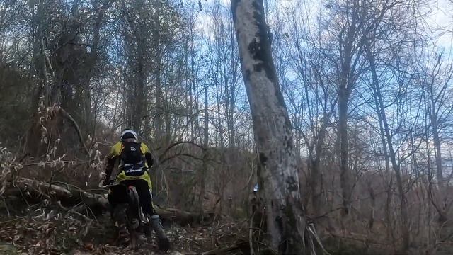 Учим ездить на эндуро | День гонщика с Сергеем Лариным | BSE M2 смотреть онлайн