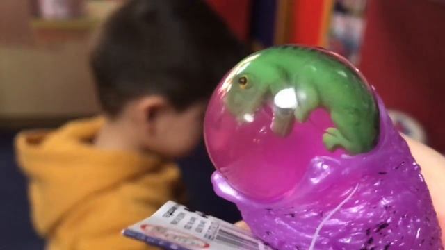 Darius Visits London's Biggest Toy Shop HAMLEYS, Regent Street смотреть онлайн