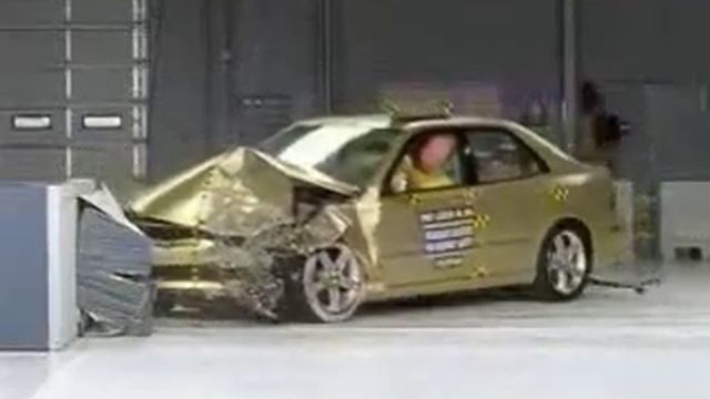 Crash Test 2002 - 2005 Lexus IS 300 / Toyota Altezza (Fontal Impact) IIHS