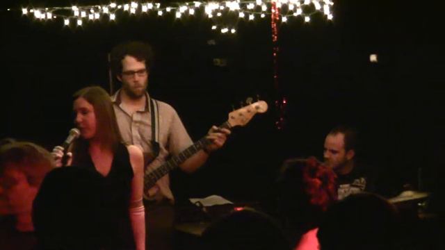 Edie Sedgwick ANGELINA JOLIE Cakeshop 3/12/09 смотреть онлайн