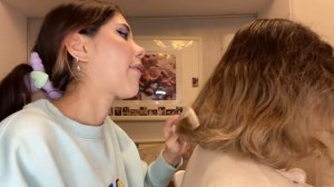 АСМР МИЛАЯ(ИЛИ НЕТ) ОДНОКЛАССНИЦА ПРОВЕРИТ ТЕБЯ НА ВШИ?