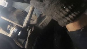 Mazda. 6. Замена втулок переднего стабилизатора.