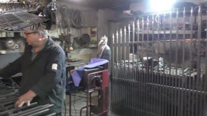 Стильный забор своими руками из профильной трубы .