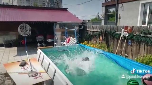 Купаемся в бассейне вместо Турции. Екатеринбург 2020. смотреть онлайн