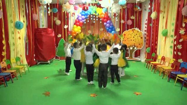 Вход-танец с листьями. Автор песни Людмила Горцуева. Видео Sirin. смотреть онлайн