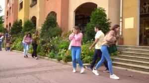 Розыгрыш пранк оживающий куст , пугающий людей до смерти.