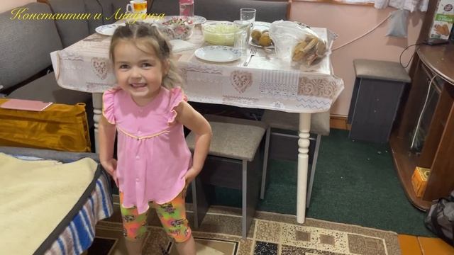 [300]Погода очень переменчивая/Работаем пока нет дождя/Жарим шашлыки/Наводим порядок в огороде/ смотреть онлайн