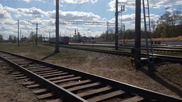 Электропоезд ЭР9Т - 704 отправляется со с.т Борисов (со редким Тифоном) смотреть онлайн