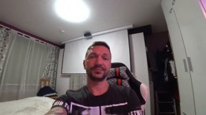 Электро Экран для Проектора с пультом управления.