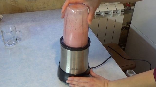 Смузи из клубники и банана смотреть онлайн