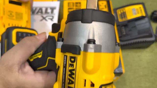 Dewalt DCF922 | Máy Bù Lông Dewalt DCF922 New Bh 3 Năm Giá 2tr8 Lh 0962232180 Tùng