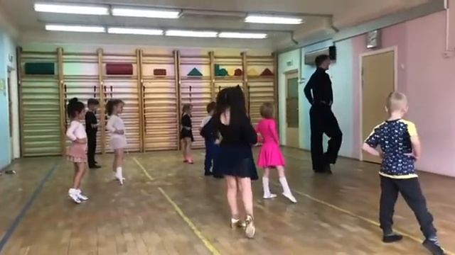 Урок по танцу Ча-ча-ча в ДО 2580 старшая группа №3 смотреть онлайн