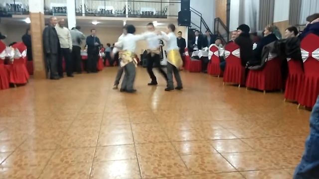 Андижанская полька ,в исполнении 4 мальчиков. смотреть онлайн