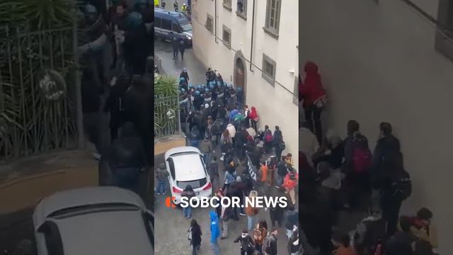 Сегодня утром в Пизе прошла демонстрация "Молодежь за Палестину" смотреть онлайн