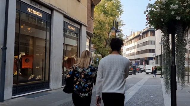 Италия Жасмин в Hermes carré twilly 90 и браслет Clic Clac смотреть онлайн