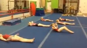 Тренировка юных гимнасток