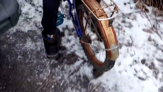 Никогда не катайтесь по льду на велосипеде, пока не посмотрите это... смотреть онлайн