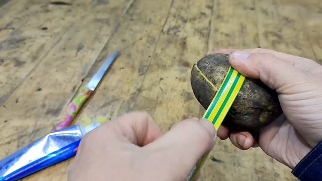 УЗНАВ ЭТОТ СЕКРЕТ ОБЫЧНОЙ КАРТОШКИ, вы захотите использовать её совсем по другому.Гениальная идея! смотреть онлайн