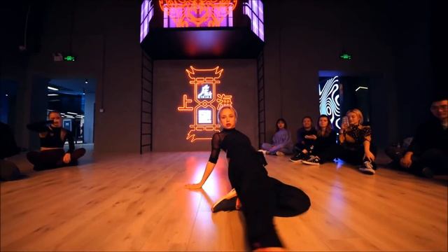 w32.perrun X Fraules Dance Remix (Low by Calvary Kids) смотреть онлайн