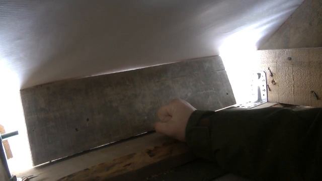 Зашиваю мостик холода между стропилами и мауэрлатом. смотреть онлайн