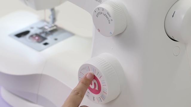 SINGER® FASHION MATE™ 3333 Sewing Machine - Selecting a Stitch смотреть онлайн