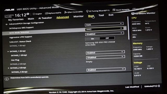 Setting up BIOS/UEFI to install Windows on SSD смотреть онлайн