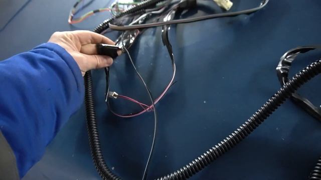 Замена подкапотной проводки ВАЗ 2108, 2109, 21099 карбюратор / Уложил всю проводку в гофру смотреть онлайн