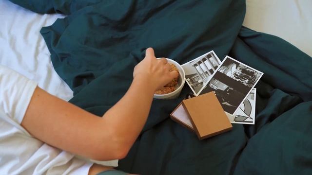 ДЕВУШКА отдыхает В ПОСТЕЛИ! смотреть онлайн