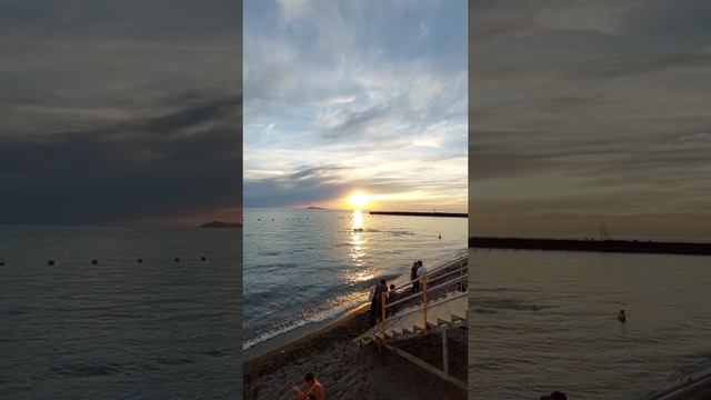 Gorgeous sunset in lake-Alakol (Kazakhstan??) #alakollake #kazakhstan #kz #gorgeous смотреть онлайн