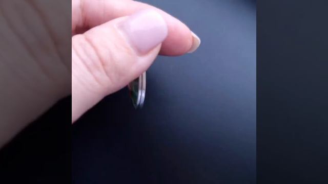 Серебряный кулон из минерала лабрадора с Золотой рыбкой