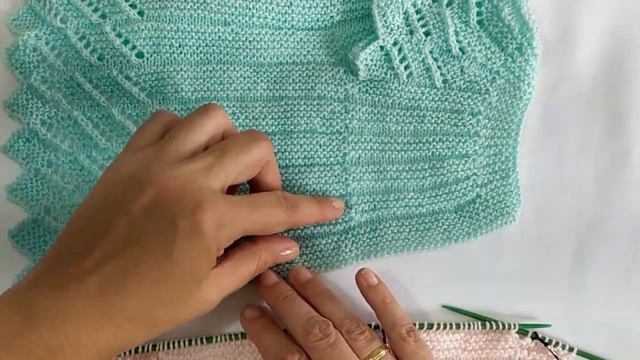 (CANHOTO) BATA EM TRICÔ FEITA NA VERTICAL PARA BEBÊS  DE 3 A 6 MESES